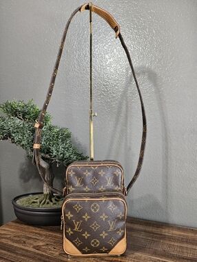 Authentic Louis Vuitton Amazon Monogram Canvas Crossbody Bag-Beautiful Condition